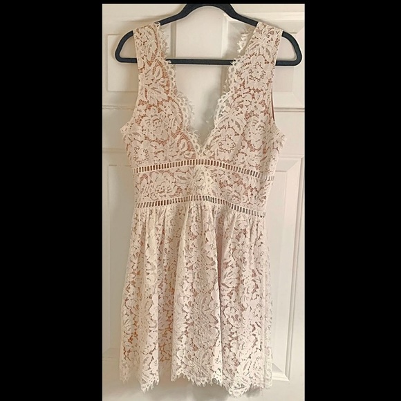 LEILA WHITE LACE DRESS - Picture 2 of 12